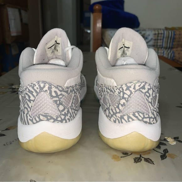 Nike Air Jordan XI 11 Retro Low Size 7Y Youth Basketball Sneakers Gray NBA - Picture 10 of 10